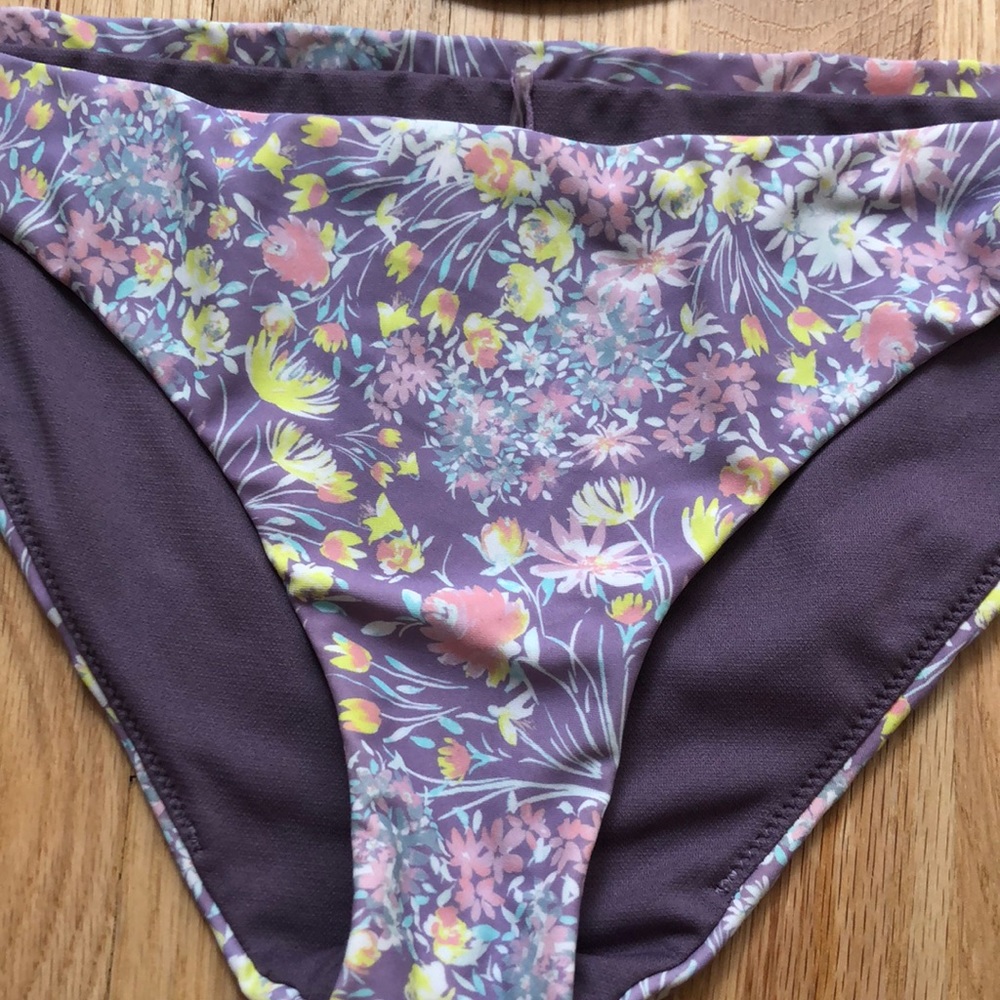 M size Raisins ruffles swimsuit pale print purple - Picture 2 of 6